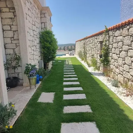Holiday home Havuzlu Tas Ev