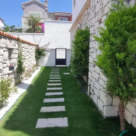 Holiday home Havuzlu Tas Ev *